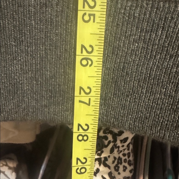 NWT Cashmere AE 77 American Eagle Outfitters Olive Crew Neck Sweater - Picture 9 of 9